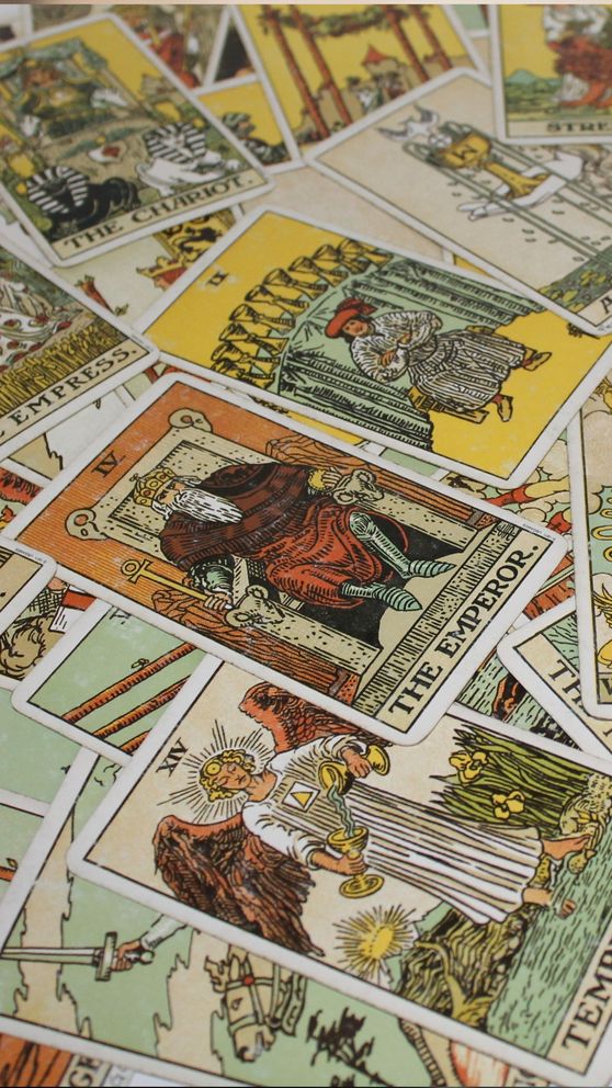 Kartenlegen lernen mit Lenormand und Tarot